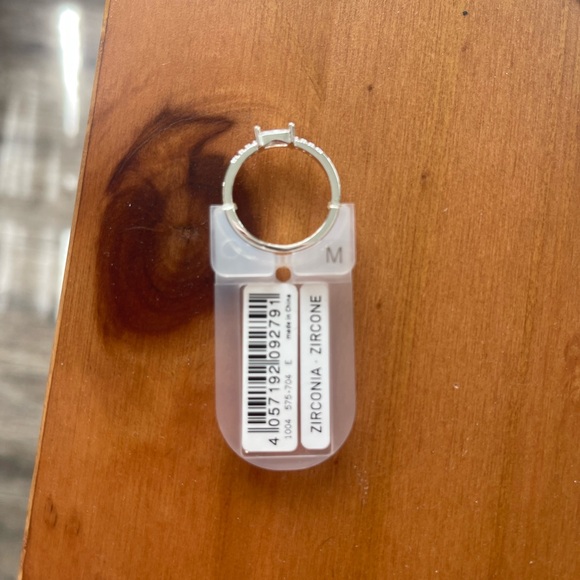 Ring - Picture 3 of 3